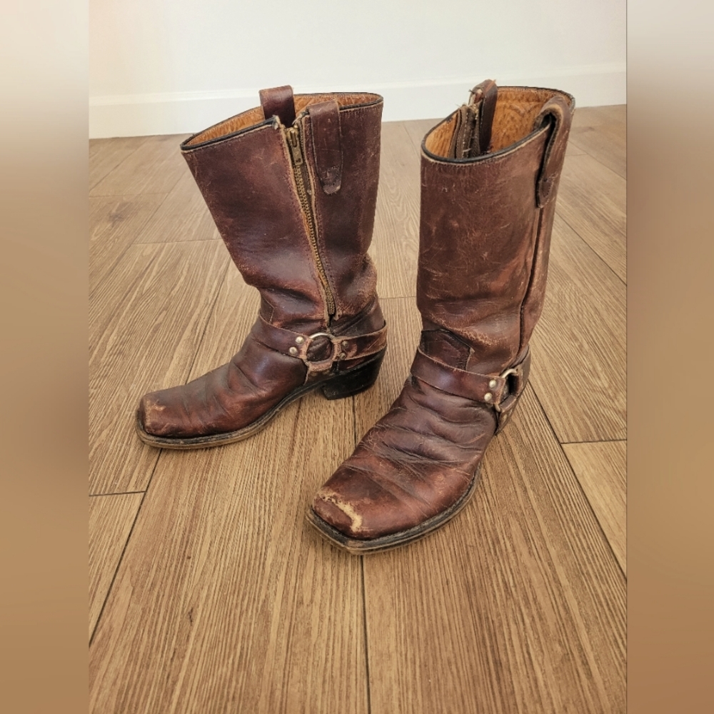 Vintage Frye Harness boot.  Woman's size 8